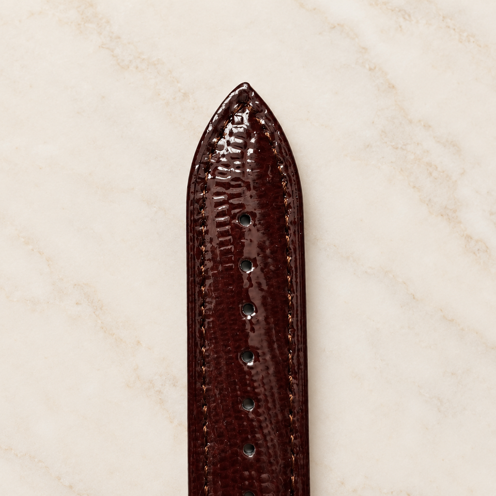 Pointe et perforations du bracelet de montre grain lézard marron