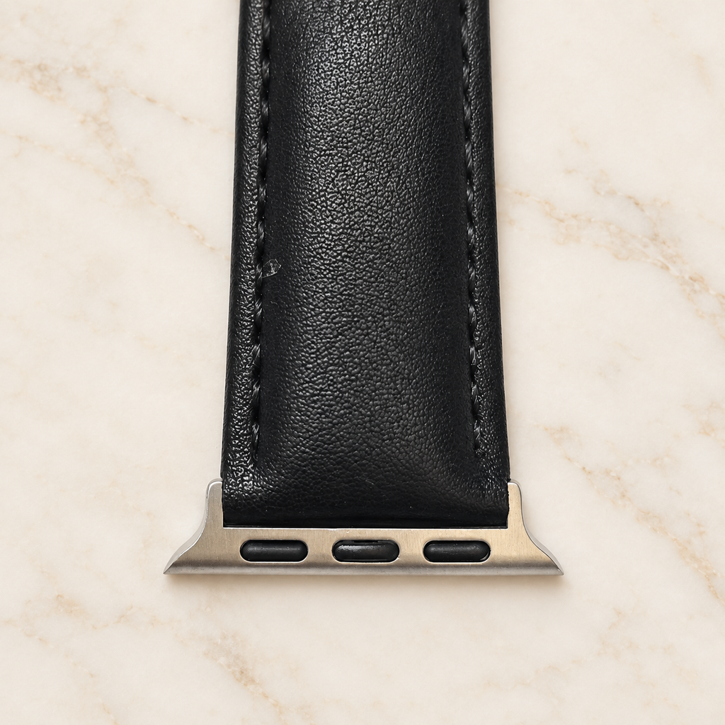 Connecteur métallique du bracelet Apple Watch en cuir noir