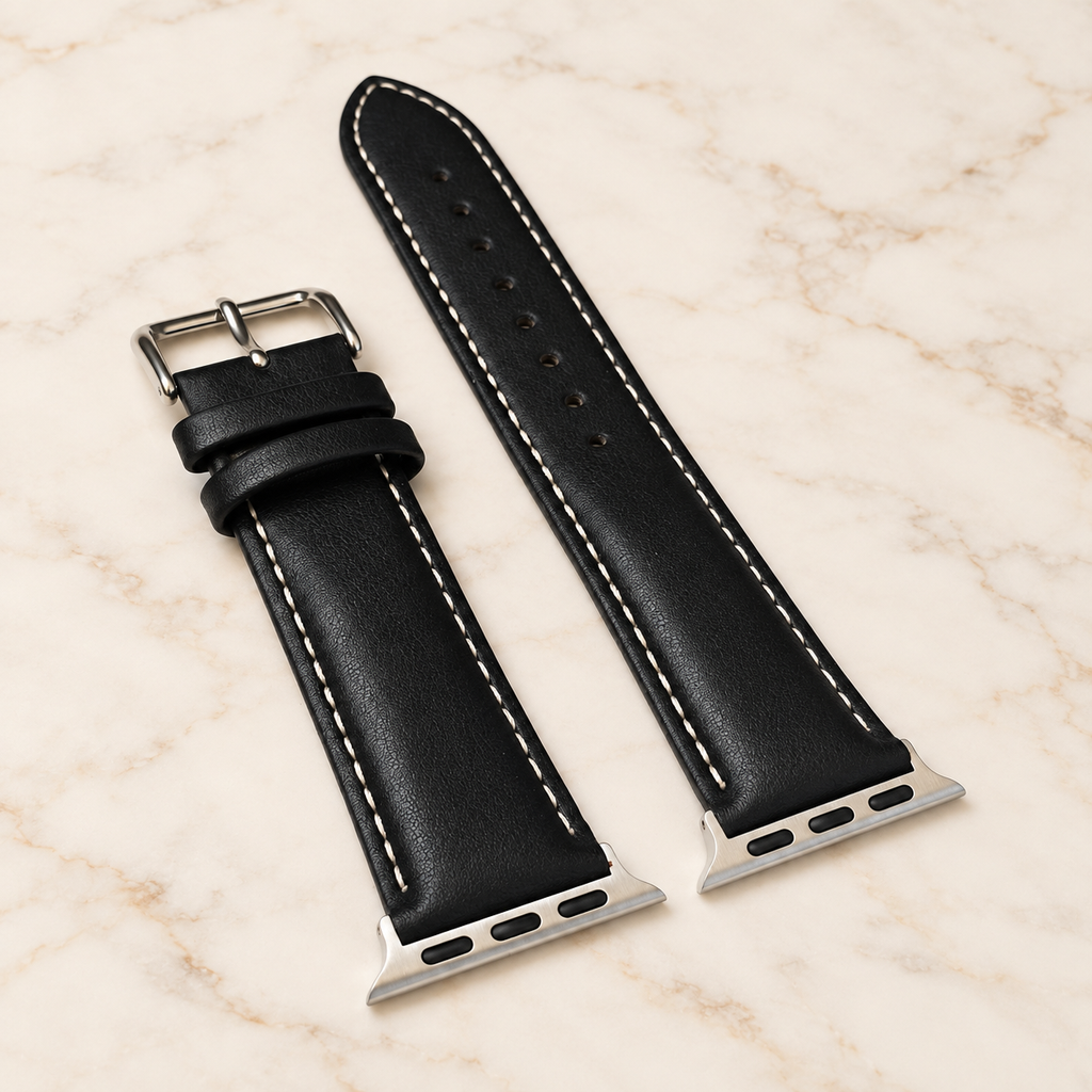 Bracelet Apple Watch en cuir noir à coutures blanches, vue inclinée