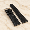 Bracelet montre noir grain d’autruche vu de trois quarts